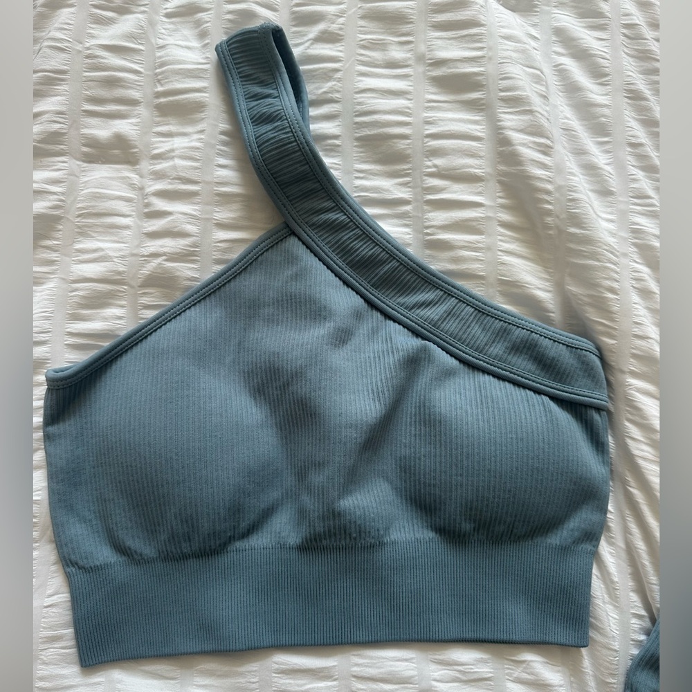 Amazon Ribbed Seamless Athletic Set - Picture 3 of 8